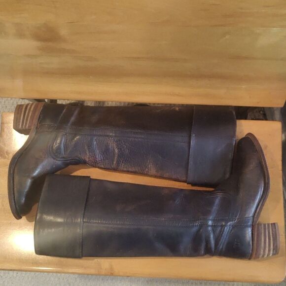 Frye Vintage distressed riding boots size 6B - Picture 4 of 11